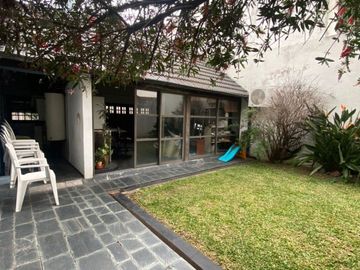 Casa en venta de 3 dormitorios c/ cochera en Ramos Mejía