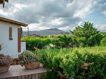 VENTA CASA CATEGORIA BARRIO DALVIAN-CIUDAD-MENDOZA