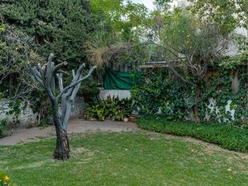 VENTA CASA CATEGORIA BARRIO DALVIAN-CIUDAD-MENDOZA