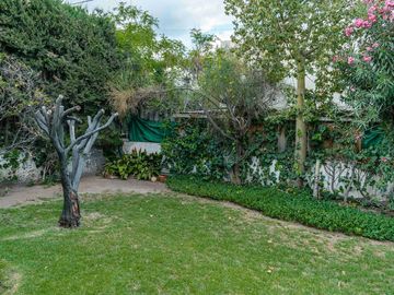 VENTA CASA CATEGORIA BARRIO DALVIAN-CIUDAD-MENDOZA