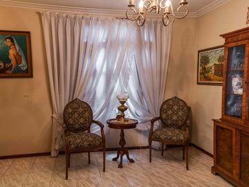 VENTA CASA CATEGORIA BARRIO DALVIAN-CIUDAD-MENDOZA