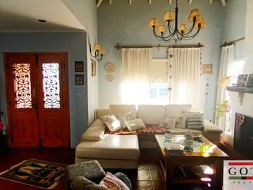 Venta Monte Grande Barrio Mirasoles Chalet c/ Cochera Quincho Galeria y Pileta