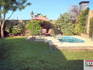 Venta Monte Grande Barrio Mirasoles Chalet c/ Cochera Quincho Galeria y Pileta
