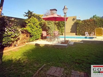Venta Monte Grande Barrio Mirasoles Chalet c/ Cochera Quincho Galeria y Pileta