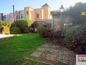 Venta Monte Grande Barrio Mirasoles Chalet c/ Cochera Quincho Galeria y Pileta