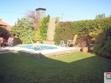 Venta Monte Grande Barrio Mirasoles Chalet c/ Cochera Quincho Galeria y Pileta