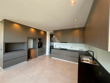 Espectacular Casa de Diseño en Área 5, Barrio San Sebastián. No te la Pierdas!!