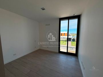 Espectacular Casa de Diseño en Área 5, Barrio San Sebastián. No te la Pierdas!!