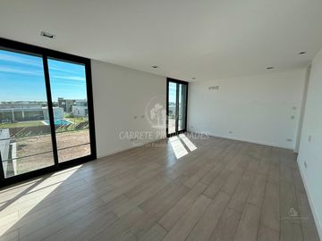 Espectacular Casa de Diseño en Área 5, Barrio San Sebastián. No te la Pierdas!!