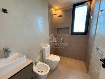 Espectacular Casa de Diseño en Área 5, Barrio San Sebastián. No te la Pierdas!!