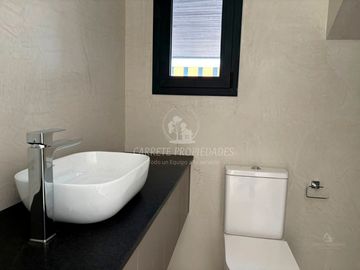 Espectacular Casa de Diseño en Área 5, Barrio San Sebastián. No te la Pierdas!!