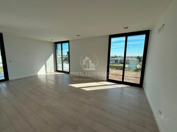 Espectacular Casa de Diseño en Área 5, Barrio San Sebastián. No te la Pierdas!!