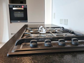 Espectacular Casa de Diseño en Área 5, Barrio San Sebastián. No te la Pierdas!!