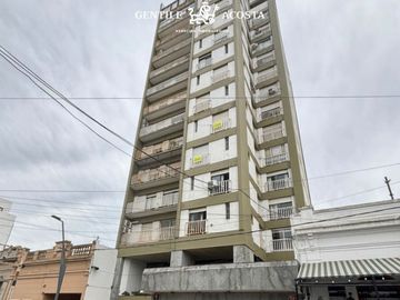 Departamento en venta de 2 dormitorios c/ cochera en Tandil