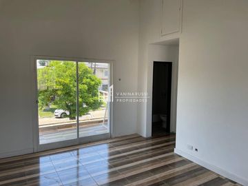 Casa en venta de 3 dormitorios c/ cochera en Belén de Escobar