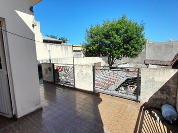 VENTA DE CASA 3 AMBIENTES EN HURLINGHAM