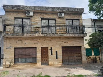 VENTA DE CASA 3 AMBIENTES EN HURLINGHAM