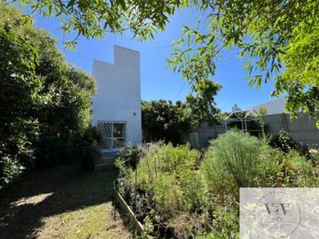 Casa en venta de 1 dormitorio c/ cochera en Villa Hipódromo