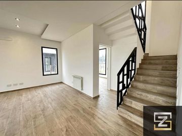 Casa en venta de 4 dormitorios c/ cochera en San felipe