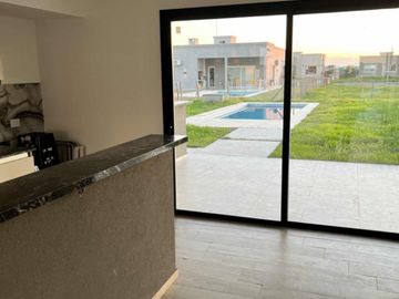 Casa en venta de 4 dormitorios c/ cochera en San felipe