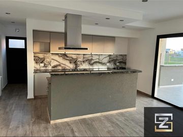 Casa en venta de 4 dormitorios c/ cochera en San felipe