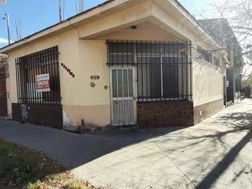 Casa esquina en Venta Barrio Trapiche Godoy Cruz