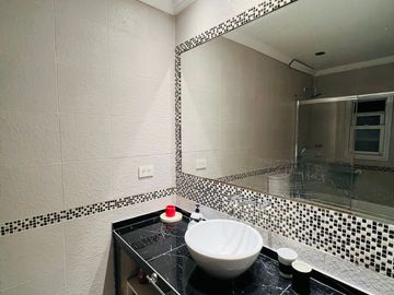 Casa en alquiler de 5 dormitorios c/ cochera en Buenos Aires Village