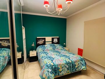 Casa en alquiler de 5 dormitorios c/ cochera en Buenos Aires Village