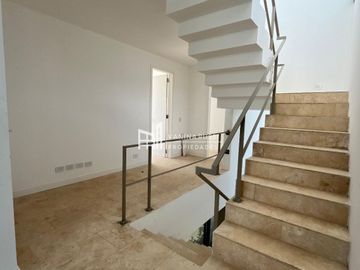 Casa en venta de 4 dormitorios al Rio en Nordelta El Yacht