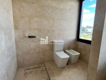 Casa en venta de 4 dormitorios al Rio en Nordelta El Yacht