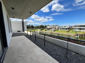 Casa en venta de 4 dormitorios al Rio en Nordelta El Yacht