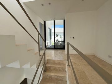 Casa en venta de 4 dormitorios al Rio en Nordelta El Yacht
