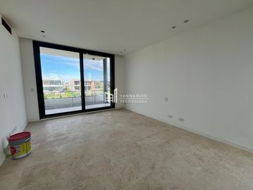 Casa en venta de 4 dormitorios al Rio en Nordelta El Yacht