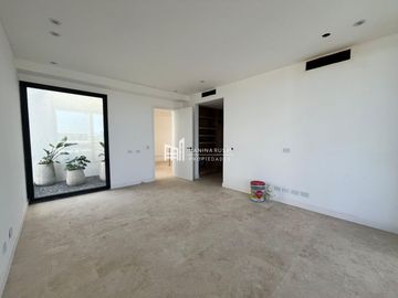 Casa en venta de 4 dormitorios al Rio en Nordelta El Yacht