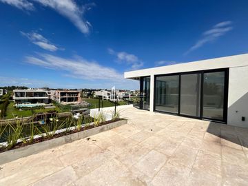 Casa en venta de 4 dormitorios al Rio en Nordelta El Yacht