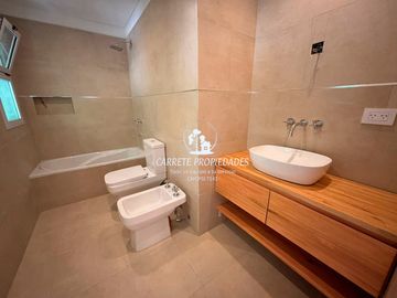 Casa en venta de 4 ambientes y Escritorio. Sausalito. Oportunidad.