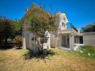 Casa en venta de 4 ambientes y Escritorio. Sausalito. Oportunidad.