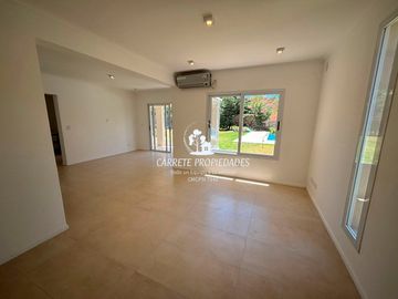 Casa en venta de 4 ambientes y Escritorio. Sausalito. Oportunidad.