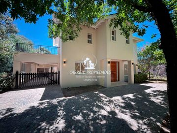 Casa en venta de 4 ambientes y Escritorio. Sausalito. Oportunidad.
