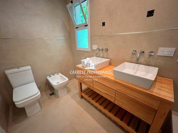 Casa en venta de 4 ambientes y Escritorio. Sausalito. Oportunidad.