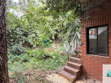 PH al frente con ent. independiente, garage, fondo y terraza, Floresta.