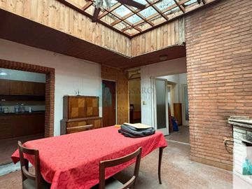 PH al frente con ent. independiente, garage, fondo y terraza, Floresta.