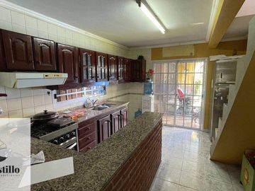 Casa en venta de 3 dormitorios c/ cochera en Morón