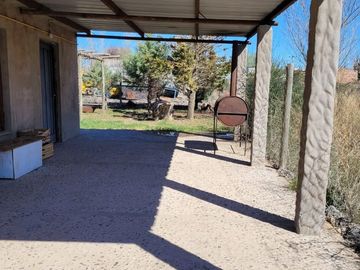 Casa en venta c/ cochera en Villa El Chocón