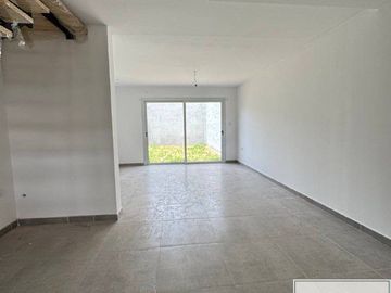 Dúplex en venta de 3 dormitorios c/ cochera en Los Horneros