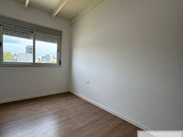 Dúplex en venta de 3 dormitorios c/ cochera en Los Horneros