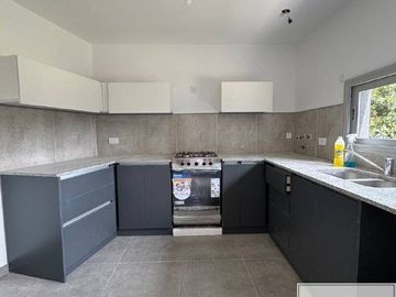 Dúplex en venta de 3 dormitorios c/ cochera en Los Horneros