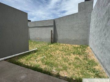 Dúplex en venta de 3 dormitorios c/ cochera en Los Horneros