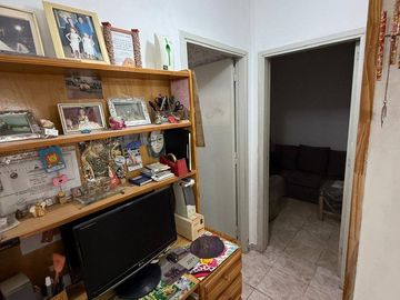VENTA casa 3 ambientes con cochera, departamento, patio y casa al fondo con segundo patio