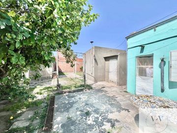 Casa en venta de 2 dormitorios c/ cochera en San Cayetano